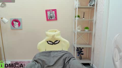 Snapshot of rockett_bunny chatting on October 15, 1:06 am Rockett online show from October 15, 1:06 am