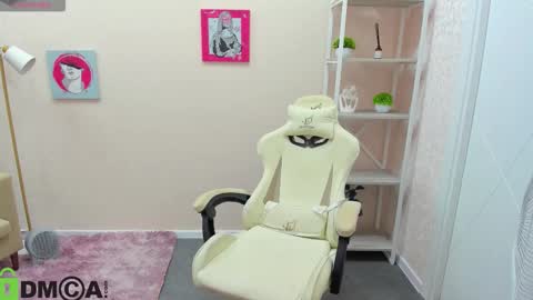 Snapshot of rockett_bunny chatting on October 19, 1:06 am Rockett online show from October 19, 1:06 am