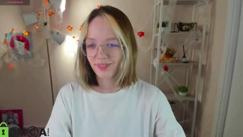 Snapshot of rockett_bunny chatting on October 21, 1:06 am Rockett online show from October 21, 1:06 am