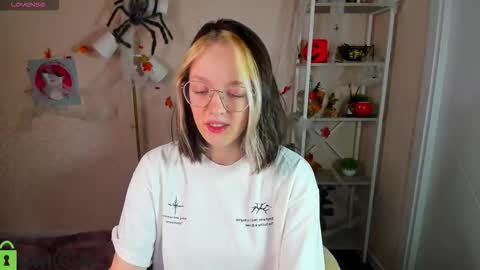 Snapshot of rockett_bunny chatting on November 6, 1:06 am Rockett online show from November 6, 1:06 am