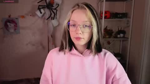 Snapshot of rockett_bunny chatting on November 11, 1:05 am Rockett online show from November 11, 1:05 am