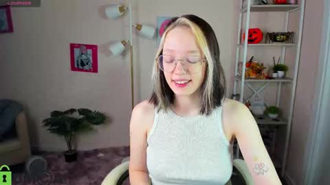 Snapshot of rockett_bunny chatting on November 15, 1:14 am Rockett online show from November 15, 1:14 am