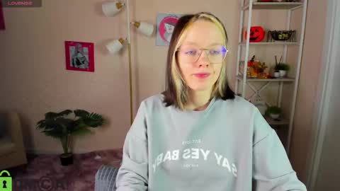 Snapshot of rockett_bunny chatting on November 17, 1:00 am Rockett online show from November 17, 1:00 am