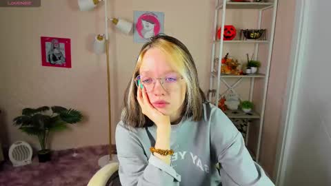 Snapshot of rockett_bunny chatting on November 19, 1:05 am Rockett online show from November 19, 1:05 am