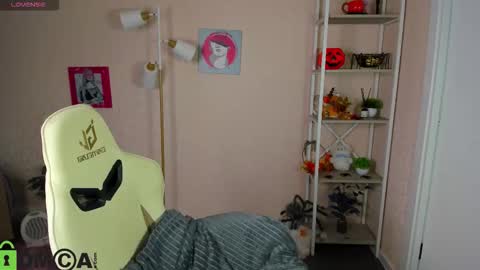 Snapshot of rockett_bunny chatting on November 20, 1:06 am Rockett online show from November 20, 1:06 am