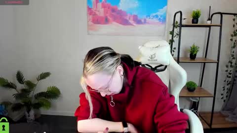 Snapshot of rockett_bunny chatting on December 5, 1:14 am Rockett online show from December 5, 1:14 am