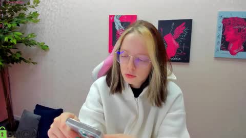 Snapshot of rockett_bunny chatting on December 14, 12:38 am Rockett online show from December 14, 12:38 am