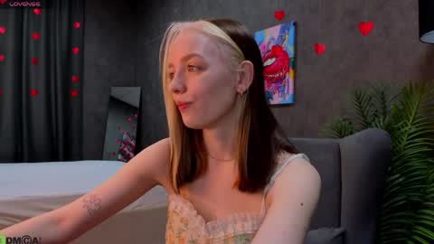 Snapshot of rockett_bunny chatting on April 9, 12:54 am Rockett online show from April 9, 12:54 am