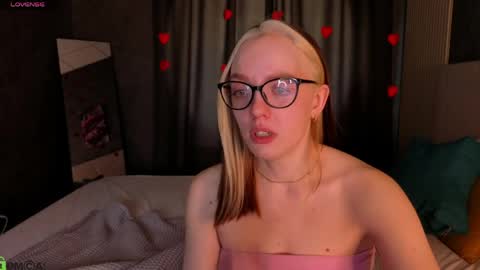 Snapshot of rockett_bunny chatting on April 9, 6:19 am Rockett online show from April 9, 6:19 am