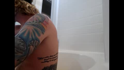 Snapshot of rockhardsurfers chatting on January 1, 2:09 pm rockhardsurfers online show from January 1, 2:09 pm