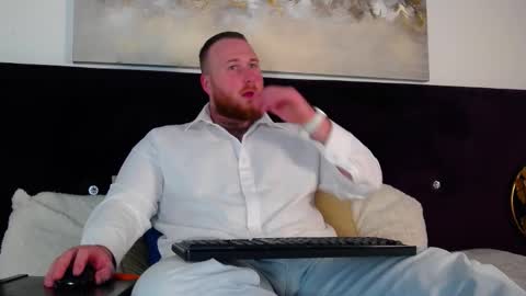 Snapshot of roddy_riss chatting on December 3, 10:24 am Roddy online show from December 3, 10:24 am