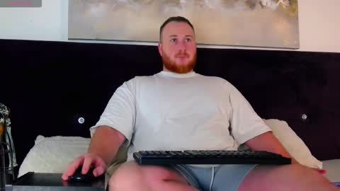 Snapshot of roddy_riss chatting on December 4, 5:28 am Roddy online show from December 4, 5:28 am