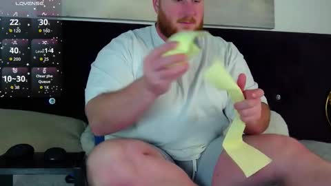 Snapshot of roddy_riss chatting on December 15, 9:24 am Roddy online show from December 15, 9:24 am