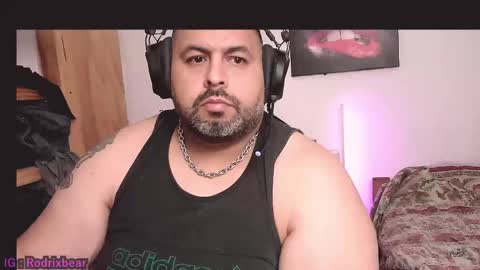 Snapshot of rodrixxx54 chatting on November 7, 2:33 am rodrixxx54 online show from November 7, 2:33 am
