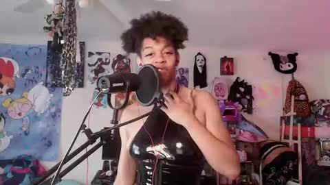 Snapshot of roelliitheecchi chatting on June 17, 3:35 pm Roellii Pinky online show from June 17, 3:35 pm