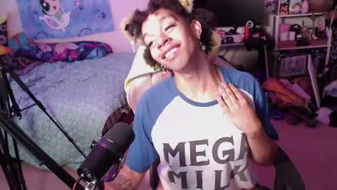 Snapshot of roelliitheecchi chatting on July 22, 3:59 pm Roellii Pinky online show from July 22, 3:59 pm