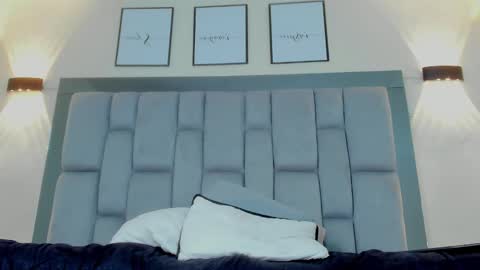 Snapshot of roger_wesley__ chatting on December 4, 5:49 am Roger Wesley online show from December 4, 5:49 am