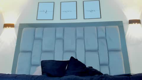 Snapshot of roger_wesley__ chatting on December 28, 4:41 am Roger Wesley online show from December 28, 4:41 am