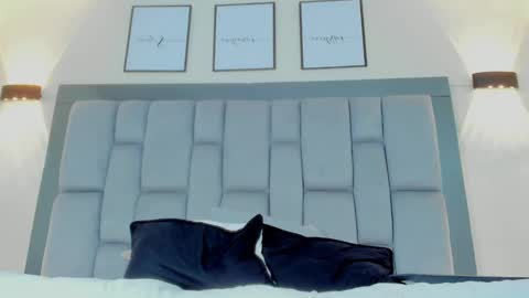 Snapshot of roger_wesley__ chatting on January 18, 5:41 am Roger Wesley online show from January 18, 5:41 am