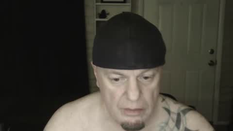 Snapshot of roinaz chatting on December 16, 2:15 am roinaz online show from December 16, 2:15 am