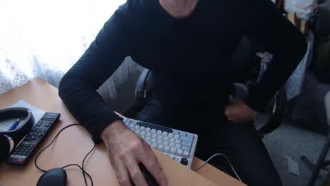 Snapshot of rokettttt chatting on November 22, 9:30 am rokettttt online show from November 22, 9:30 am