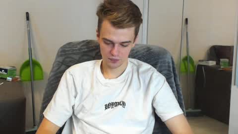 taylor fox online show from December 6, 1:33 pm