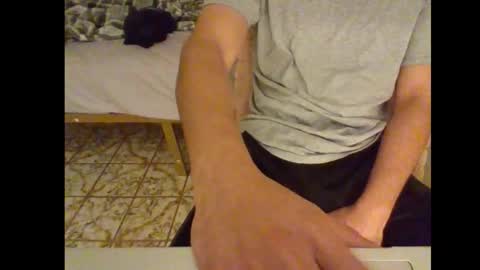 Snapshot of roland1429 chatting on February 4, 4:07 am roland1429 online show from February 4, 4:07 am