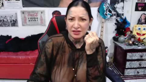 Snapshot of rollyderolandia666 chatting on December 10, 12:50 am Rolly online show from December 10, 12:50 am