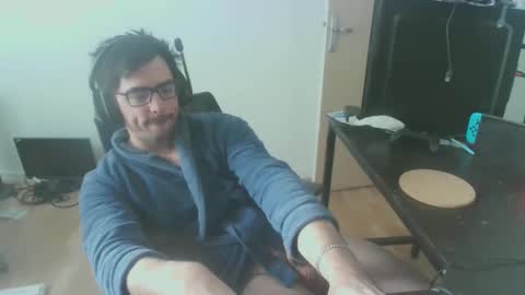 Snapshot of romainb72 chatting on February 18, 3:54 pm romainb72 online show from February 18, 3:54 pm