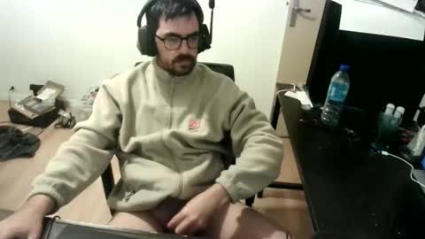 Snapshot of romainb72 chatting on May 17, 9:22 pm romainb72 online show from May 17, 9:22 pm