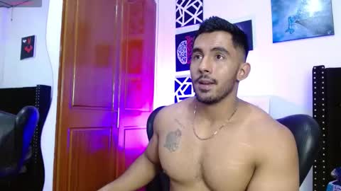 Snapshot of romanpearce_ chatting on September 24, 10:35 pm Roman online show from September 24, 10:35 pm