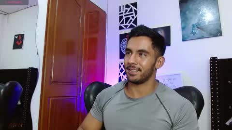 Snapshot of romanpearce_ chatting on October 6, 7:55 pm Roman online show from October 6, 7:55 pm