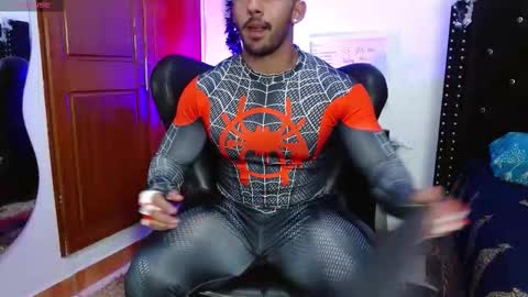 Snapshot of romanpearce_ chatting on October 30, 9:59 pm Roman online show from October 30, 9:59 pm