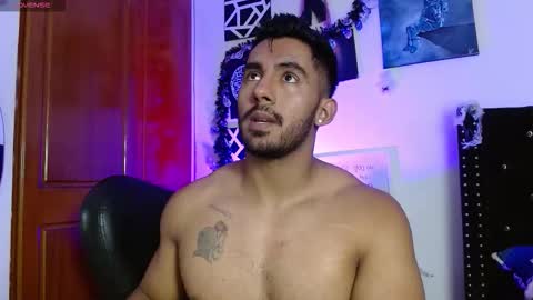 Snapshot of romanpearce_ chatting on November 2, 4:20 pm Roman online show from November 2, 4:20 pm