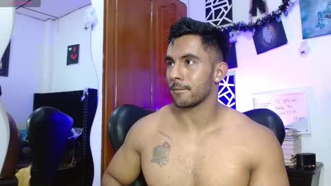 Snapshot of romanpearce_ chatting on November 3, 9:27 pm Roman online show from November 3, 9:27 pm