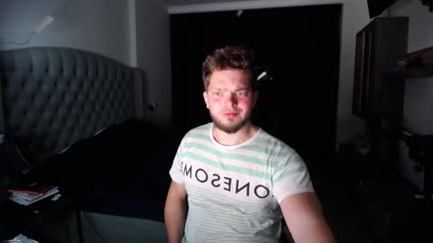 Snapshot of romantic_twunk chatting on October 1, 3:45 am romantic_twunk online show from October 1, 3:45 am