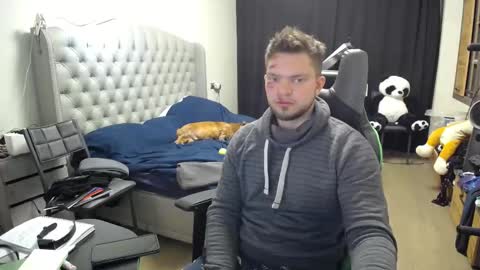 Snapshot of romantic_twunk chatting on October 8, 2:09 am romantic_twunk online show from October 8, 2:09 am