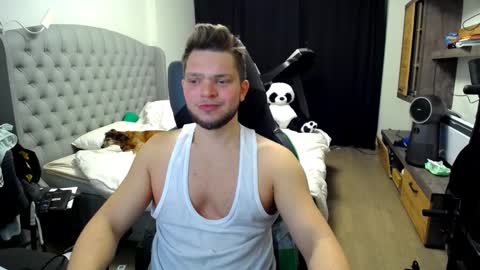 Snapshot of romantic_twunk chatting on October 18, 1:41 am romantic_twunk online show from October 18, 1:41 am