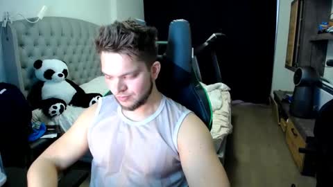 Snapshot of romantic_twunk chatting on October 19, 8:37 am romantic_twunk online show from October 19, 8:37 am