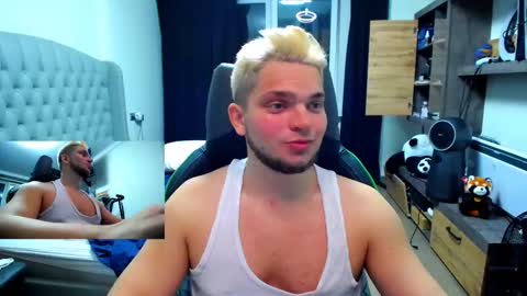 Snapshot of romantic_twunk chatting on November 8, 7:45 pm romantic_twunk online show from November 8, 7:45 pm