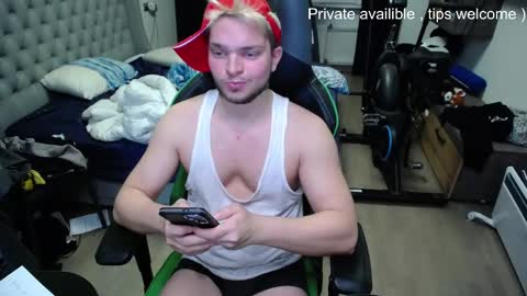 Snapshot of romantic_twunk chatting on November 29, 6:33 pm romantic_twunk online show from November 29, 6:33 pm