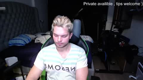 Snapshot of romantic_twunk chatting on November 30, 7:34 am romantic_twunk online show from November 30, 7:34 am