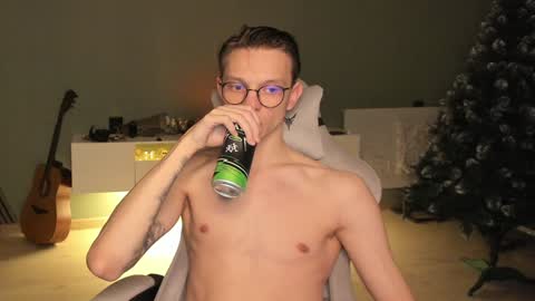 Romeo online show from December 25, 10:37 pm