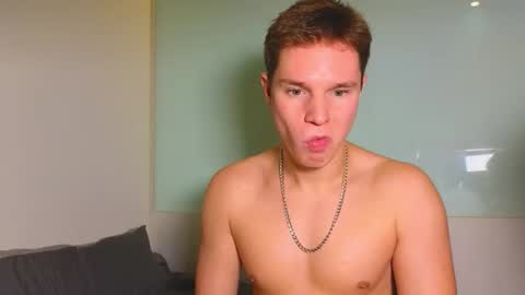 Snapshot of romeosilver chatting on October 19, 6:19 pm Romeo online show from October 19, 6:19 pm