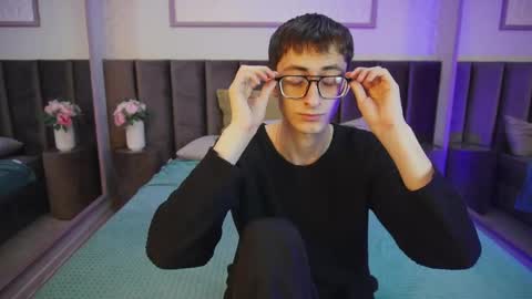 ronbevs online show from June 4, 8:26 pm