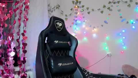 Snapshot of roniya_v chatting on March 9, 5:17 pm Spicy lady Kristy online show from March 9, 5:17 pm