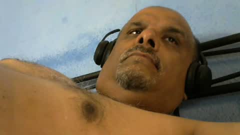 ronni_ga online show from August 5, 11:17 pm