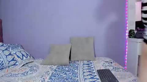 Twelve 3 Inst Twelve 312002 Twitter Room312 2002 online show from June 20, 4:10 pm
