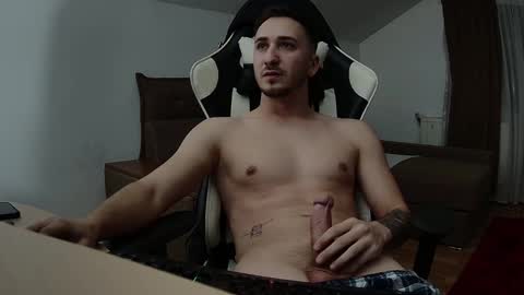 Snapshot of room4all chatting on December 23, 10:23 pm ionut online show from December 23, 10:23 pm