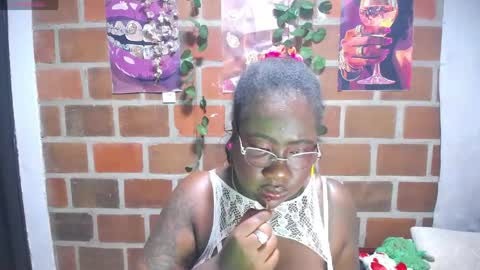roos_veyker online show from May 6, 10:26 pm
